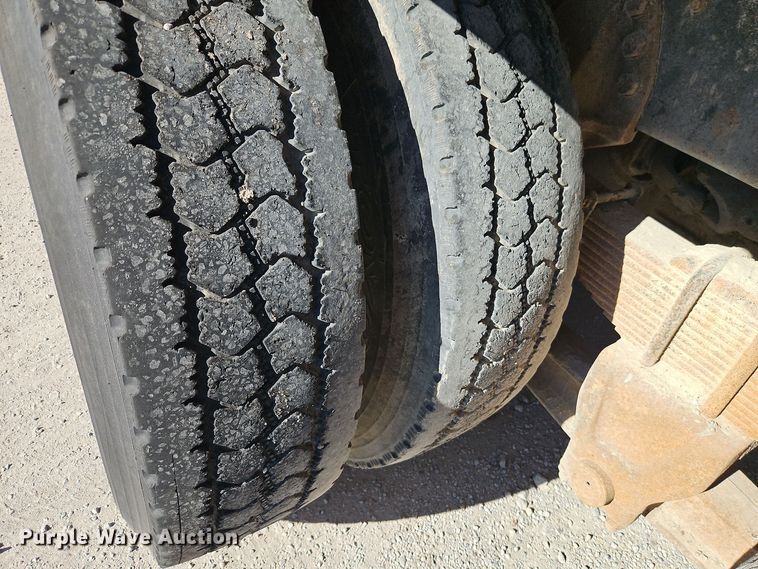 image for item EI8671 1989 Ford L8000 bucket truck