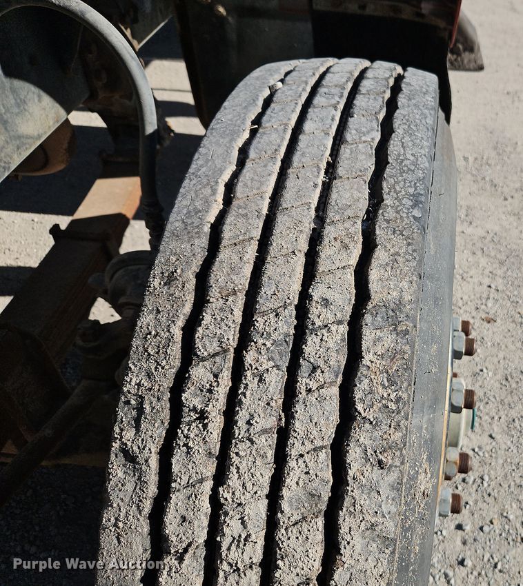 image for item EI8671 1989 Ford L8000 bucket truck