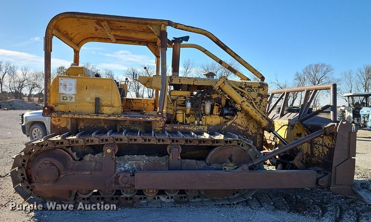 image for item EI8672 1969 Caterpillar D7 dozer