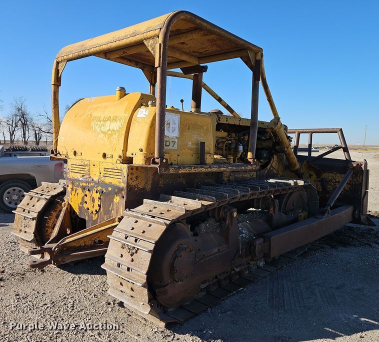 image for item EI8672 1969 Caterpillar D7 dozer