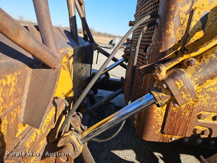 image for item EI8672 1969 Caterpillar D7 dozer