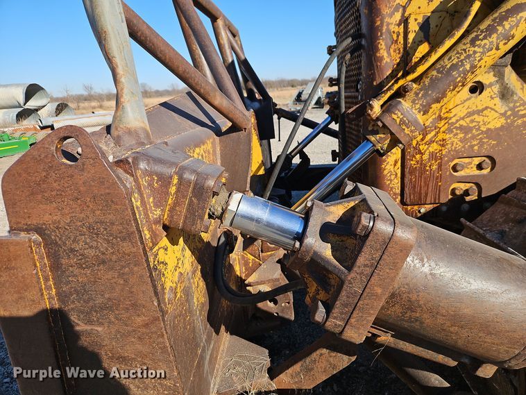 image for item EI8672 1969 Caterpillar D7 dozer