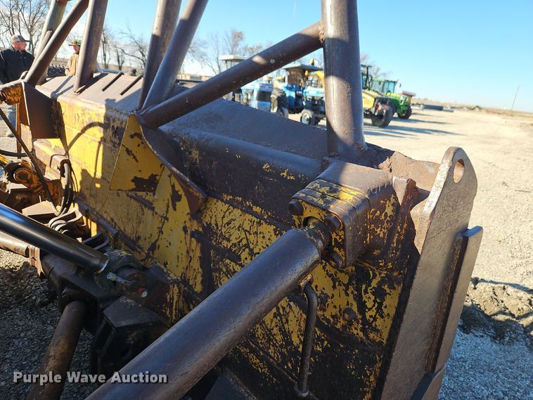 image for item EI8672 1969 Caterpillar D7 dozer