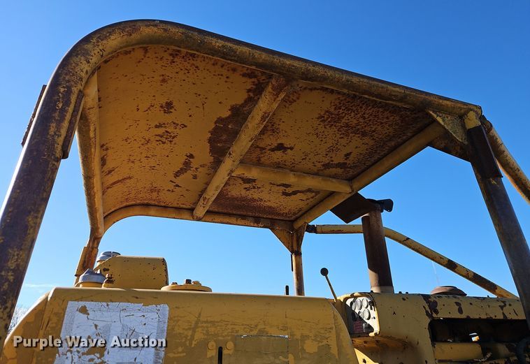 image for item EI8672 1969 Caterpillar D7 dozer