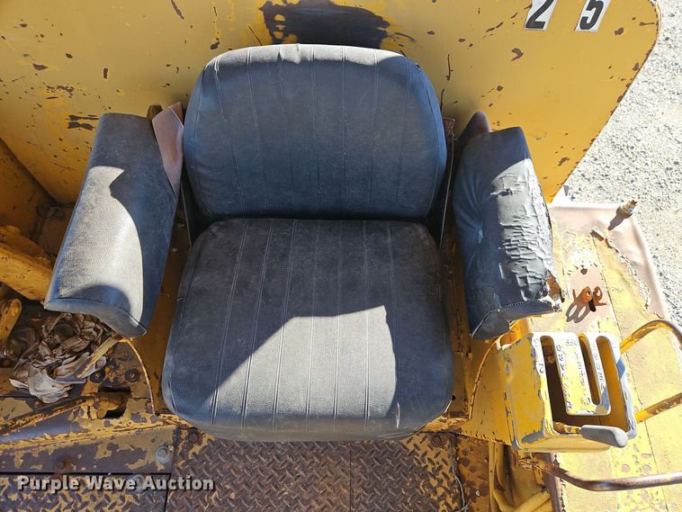 image for item EI8672 1969 Caterpillar D7 dozer