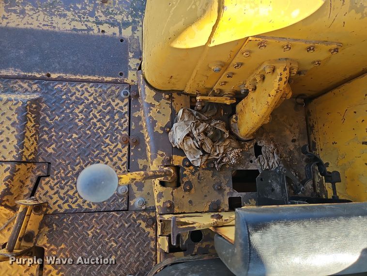 image for item EI8672 1969 Caterpillar D7 dozer