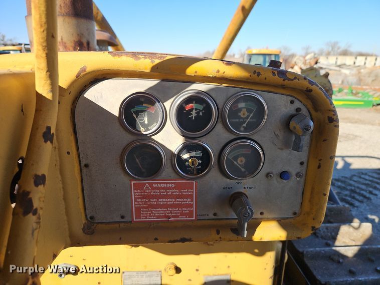 image for item EI8672 1969 Caterpillar D7 dozer
