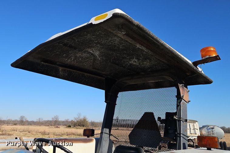 image for item EI8673 1994 New Holland 5610 tractor