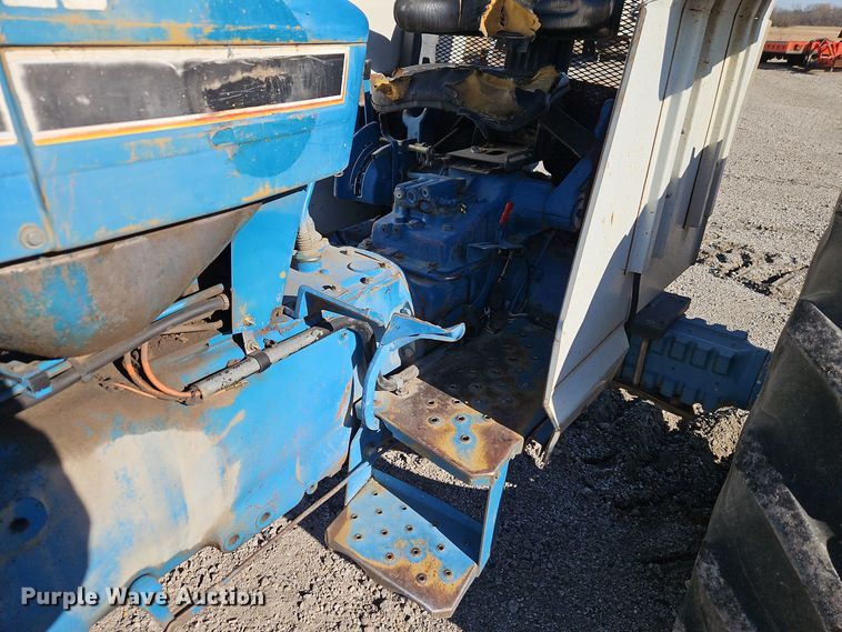 image for item EI8673 1994 New Holland 5610 tractor