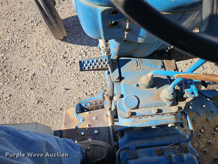 image for item EI8673 1994 New Holland 5610 tractor