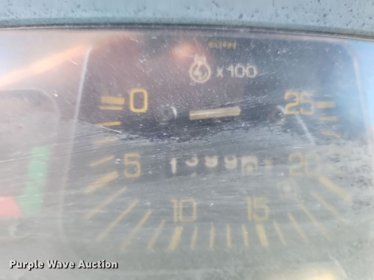 image for item EI8673 1994 New Holland 5610 tractor