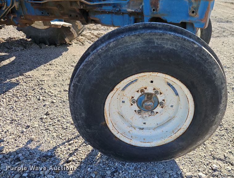 image for item EI8673 1994 New Holland 5610 tractor