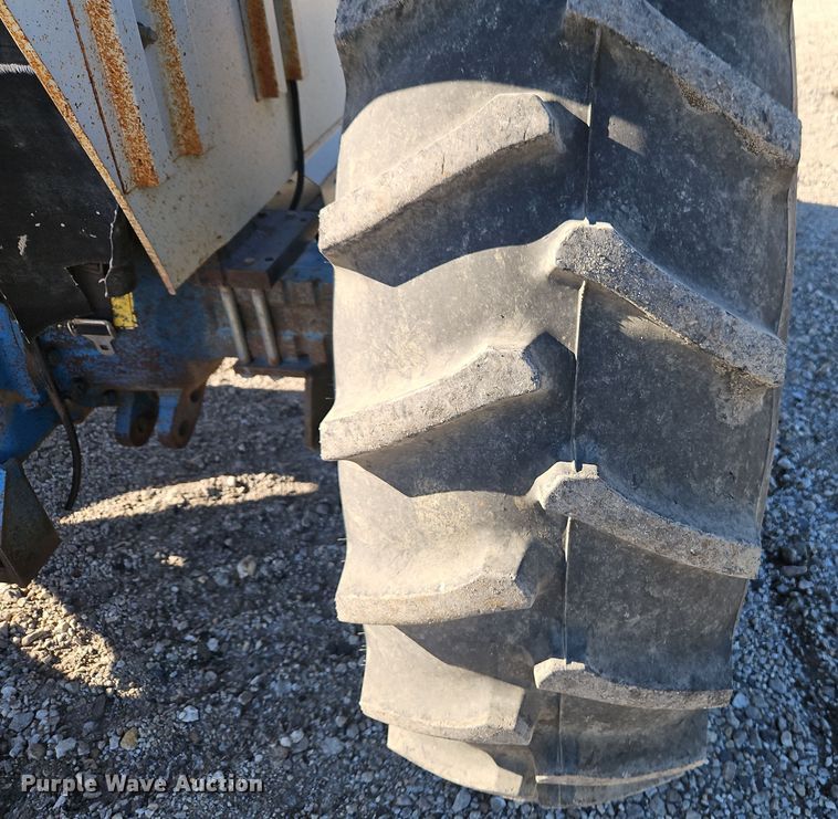 image for item EI8673 1994 New Holland 5610 tractor