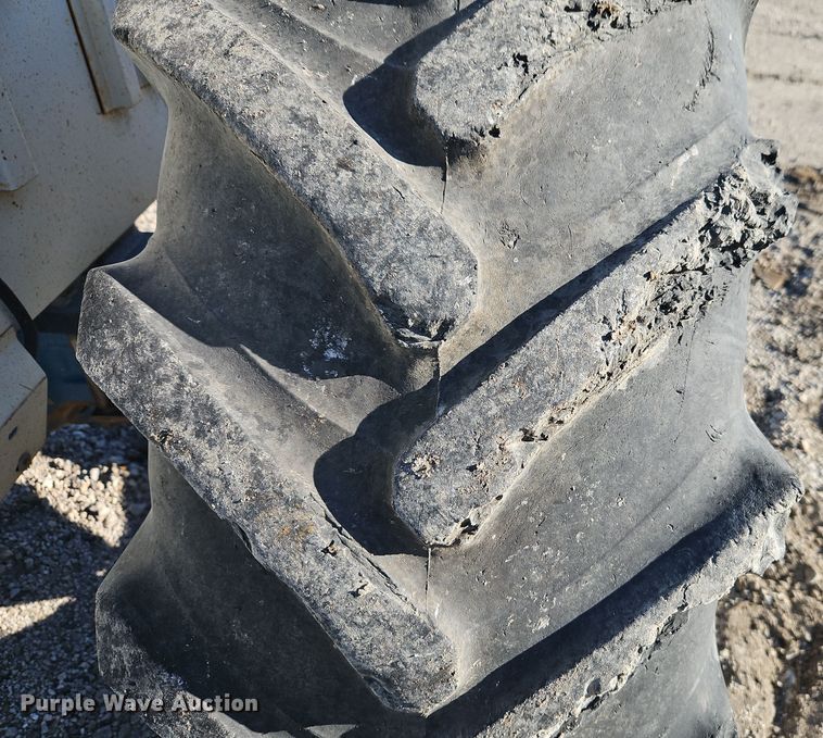 image for item EI8673 1994 New Holland 5610 tractor