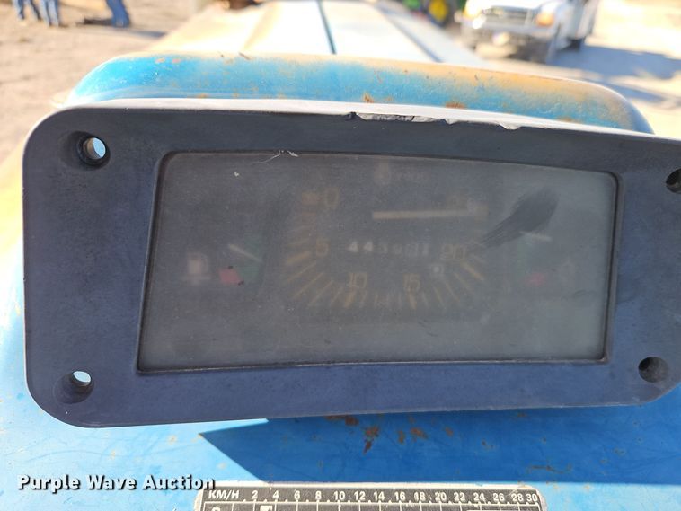 image for item EI8674 1997 New Holland 5610 tractor