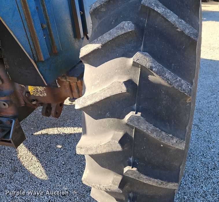 image for item EI8674 1997 New Holland 5610 tractor