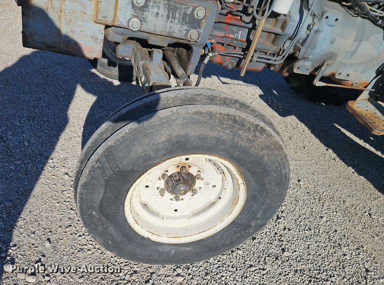 image for item EI8674 1997 New Holland 5610 tractor