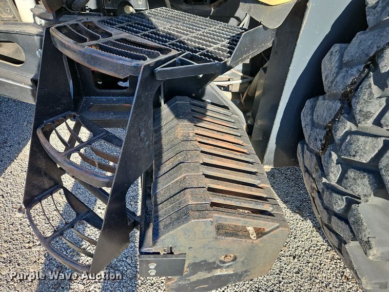 image for item EI8675 2004 Challenger MT525B MFWD tractor