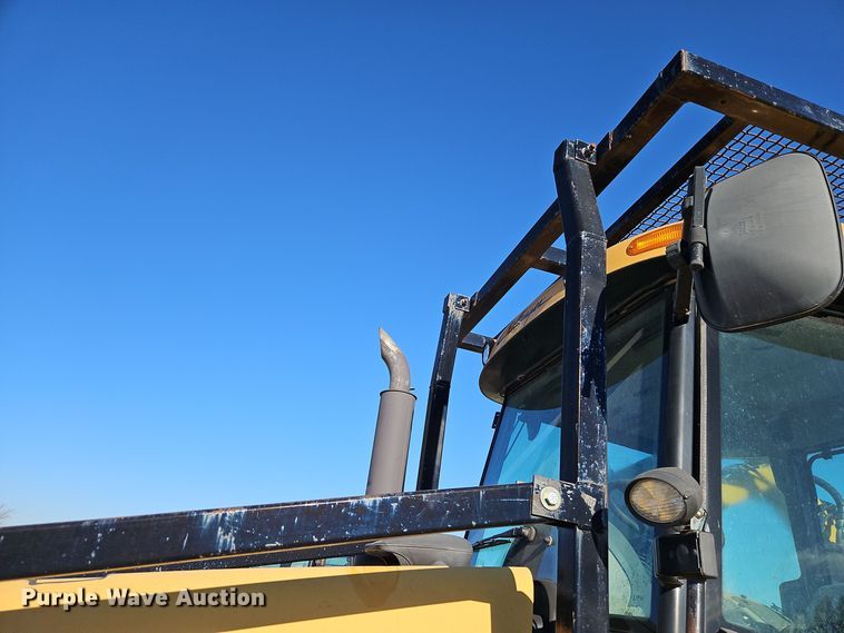 image for item EI8675 2004 Challenger MT525B MFWD tractor