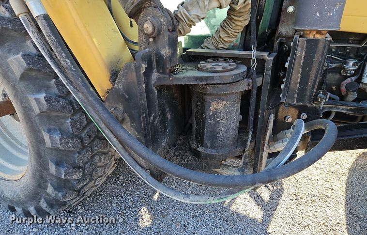 image for item EI8675 2004 Challenger MT525B MFWD tractor