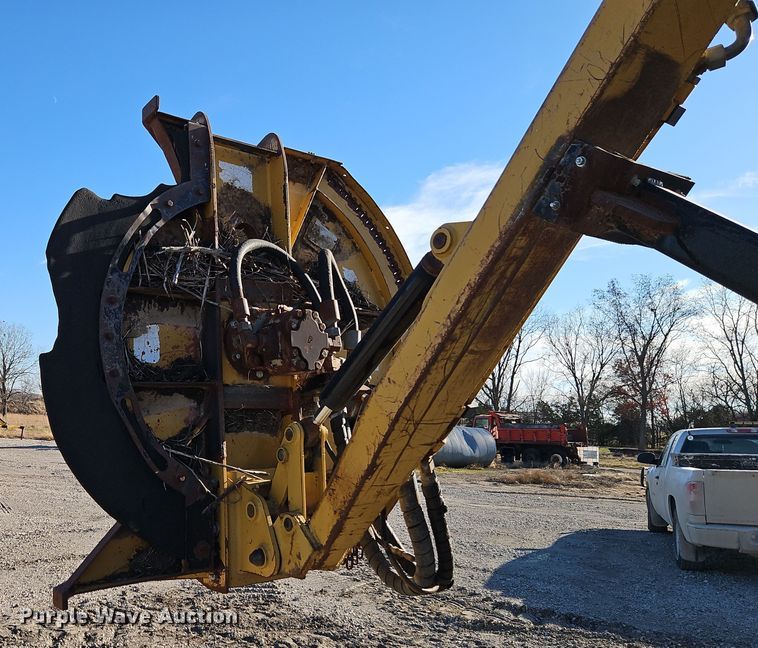 image for item EI8675 2004 Challenger MT525B MFWD tractor