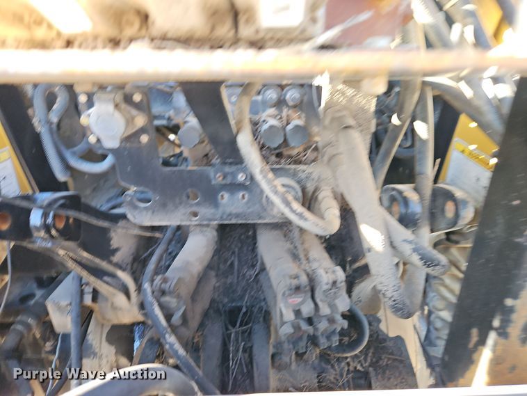 image for item EI8675 2004 Challenger MT525B MFWD tractor