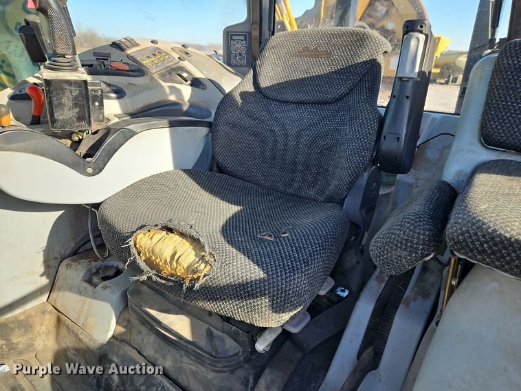 image for item EI8675 2004 Challenger MT525B MFWD tractor