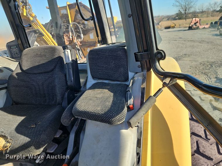 image for item EI8675 2004 Challenger MT525B MFWD tractor