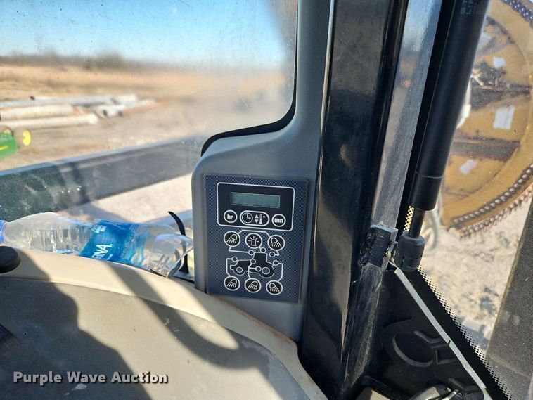 image for item EI8675 2004 Challenger MT525B MFWD tractor