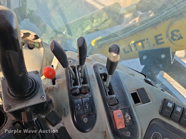 image for item EI8675 2004 Challenger MT525B MFWD tractor