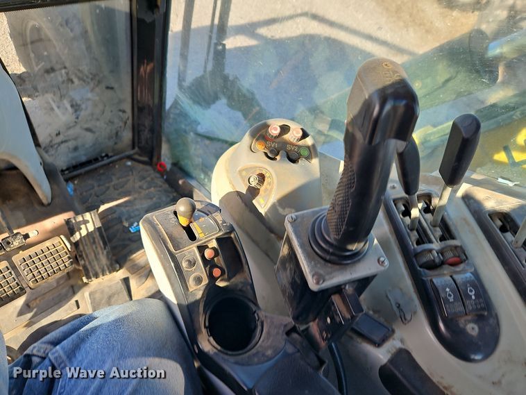 image for item EI8675 2004 Challenger MT525B MFWD tractor