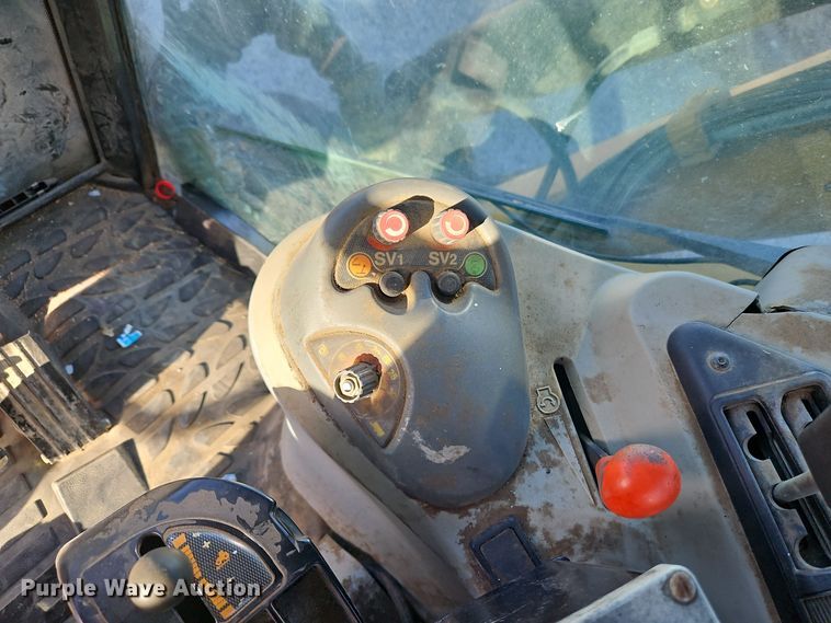 image for item EI8675 2004 Challenger MT525B MFWD tractor