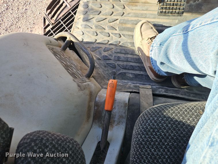 image for item EI8675 2004 Challenger MT525B MFWD tractor