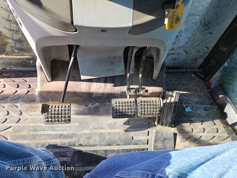 image for item EI8675 2004 Challenger MT525B MFWD tractor