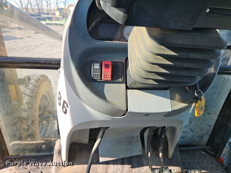 image for item EI8675 2004 Challenger MT525B MFWD tractor