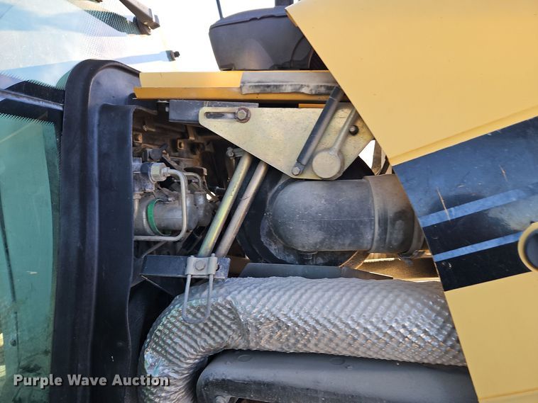 image for item EI8675 2004 Challenger MT525B MFWD tractor