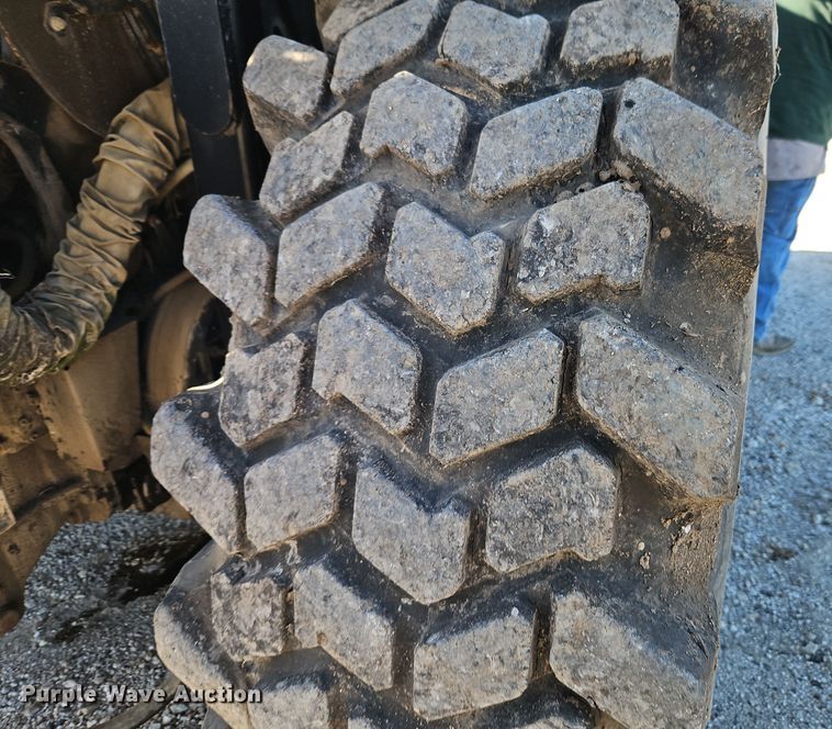 image for item EI8675 2004 Challenger MT525B MFWD tractor