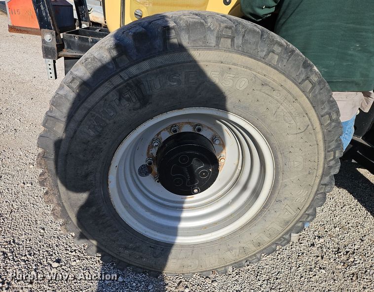 image for item EI8675 2004 Challenger MT525B MFWD tractor