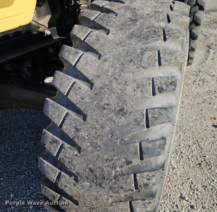 image for item EI8675 2004 Challenger MT525B MFWD tractor