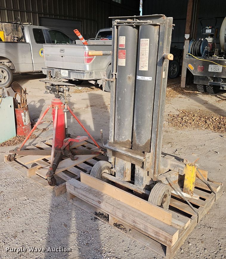 image for item EI8678 (2) jacks