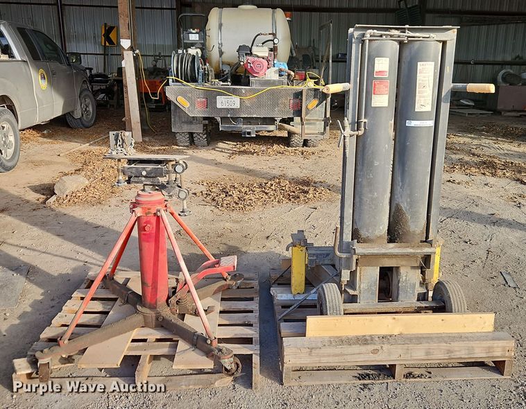 image for item EI8678 (2) jacks