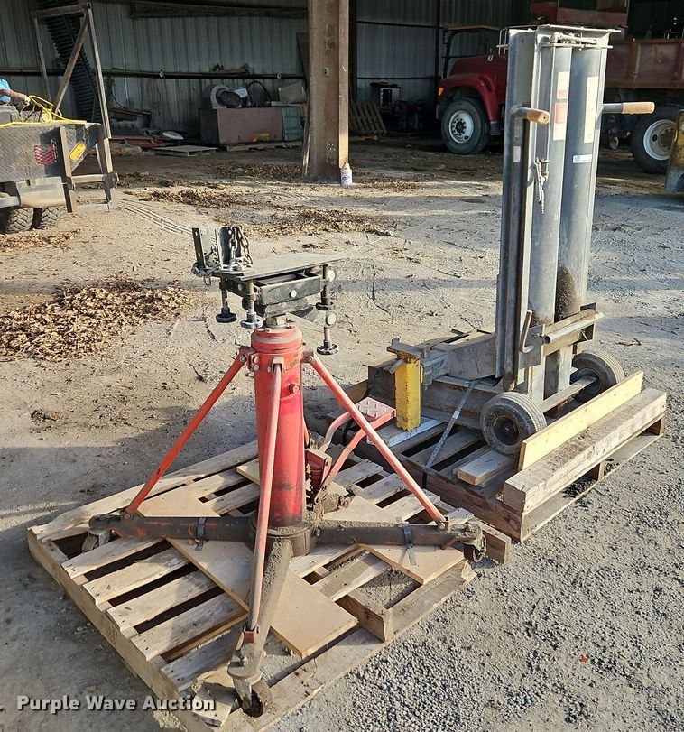 image for item EI8678 (2) jacks