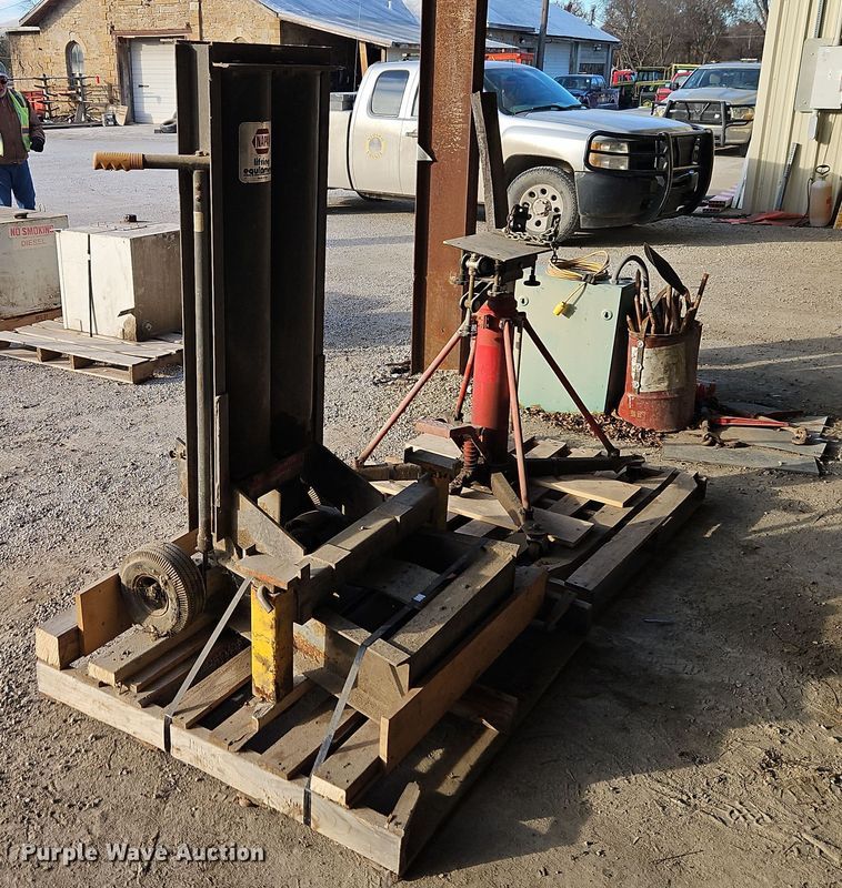 image for item EI8678 (2) jacks