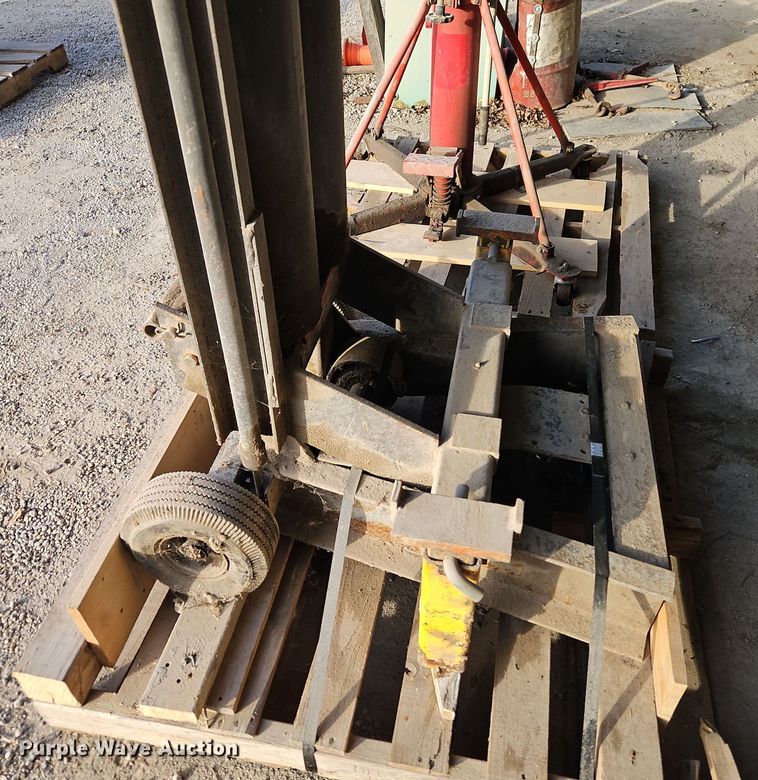 image for item EI8678 (2) jacks