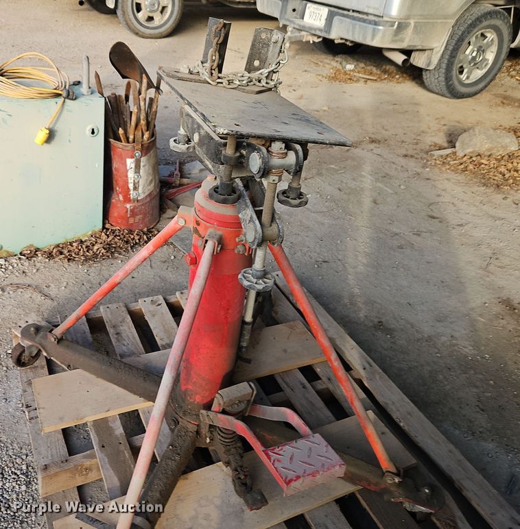 image for item EI8678 (2) jacks