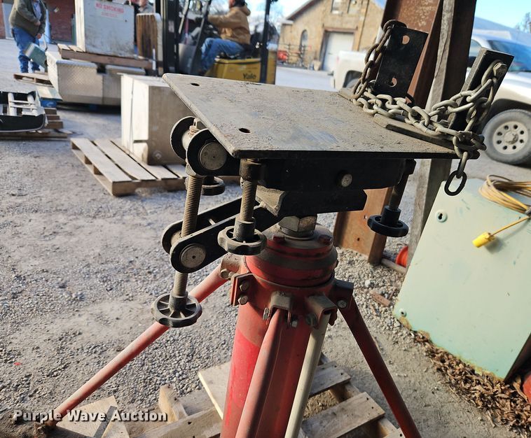 image for item EI8678 (2) jacks