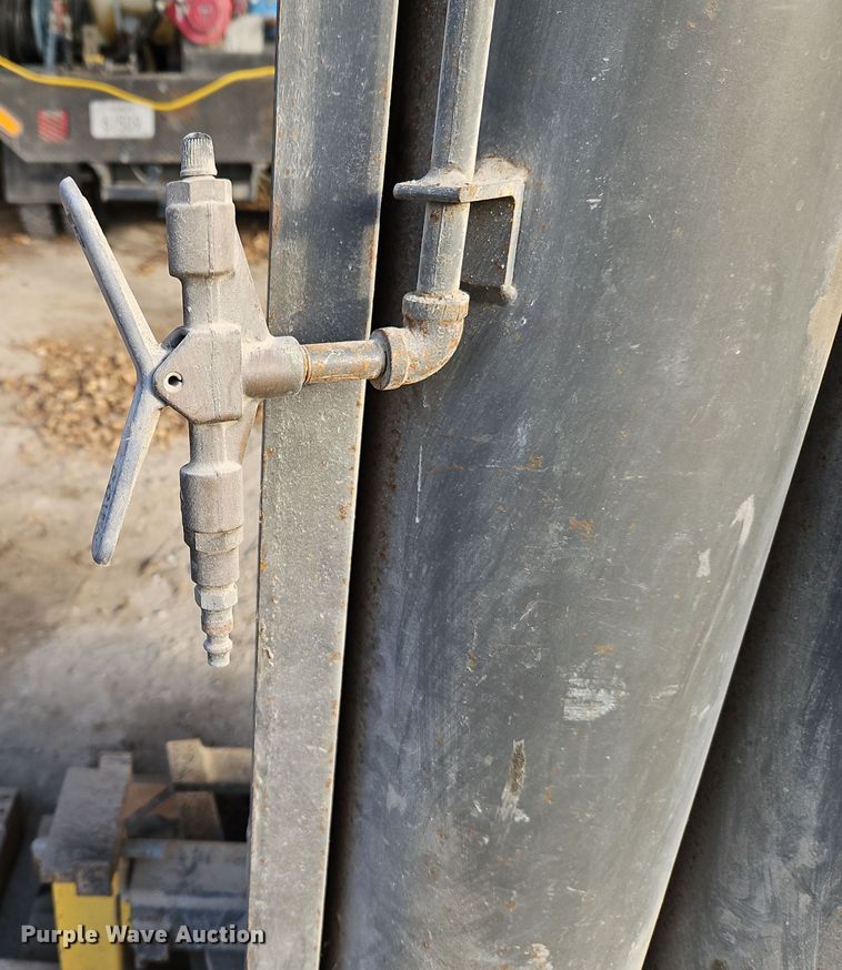 image for item EI8678 (2) jacks