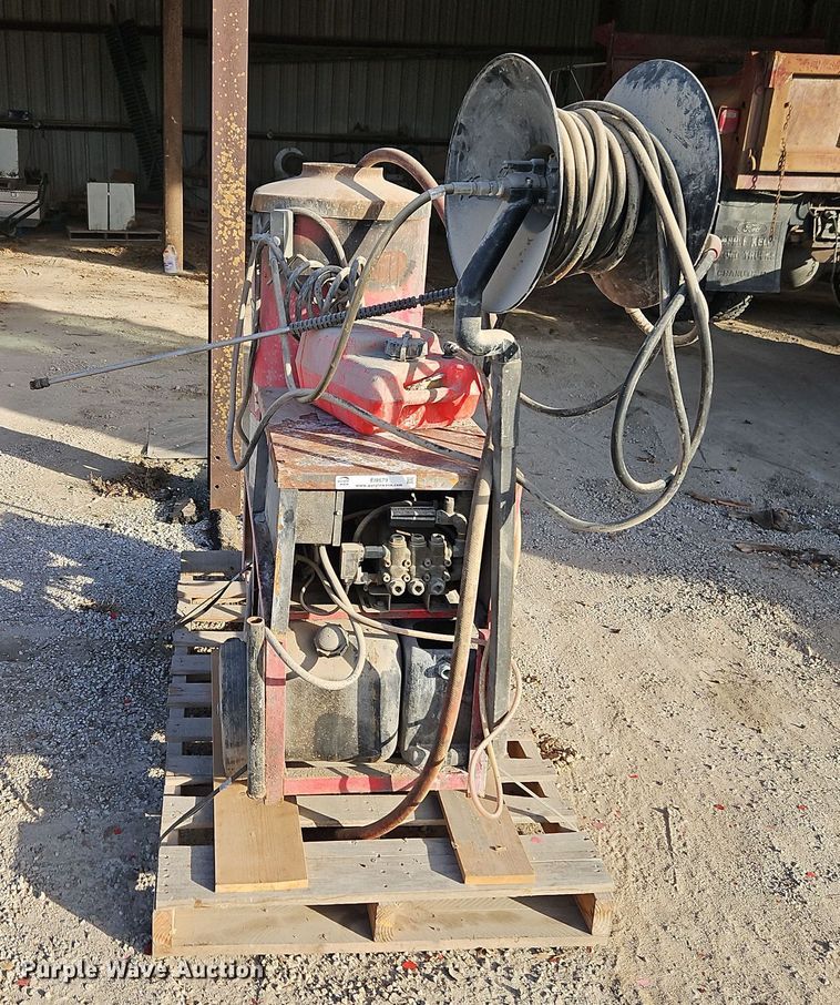 image for item EI8679 Hotsy 980A pressure washer