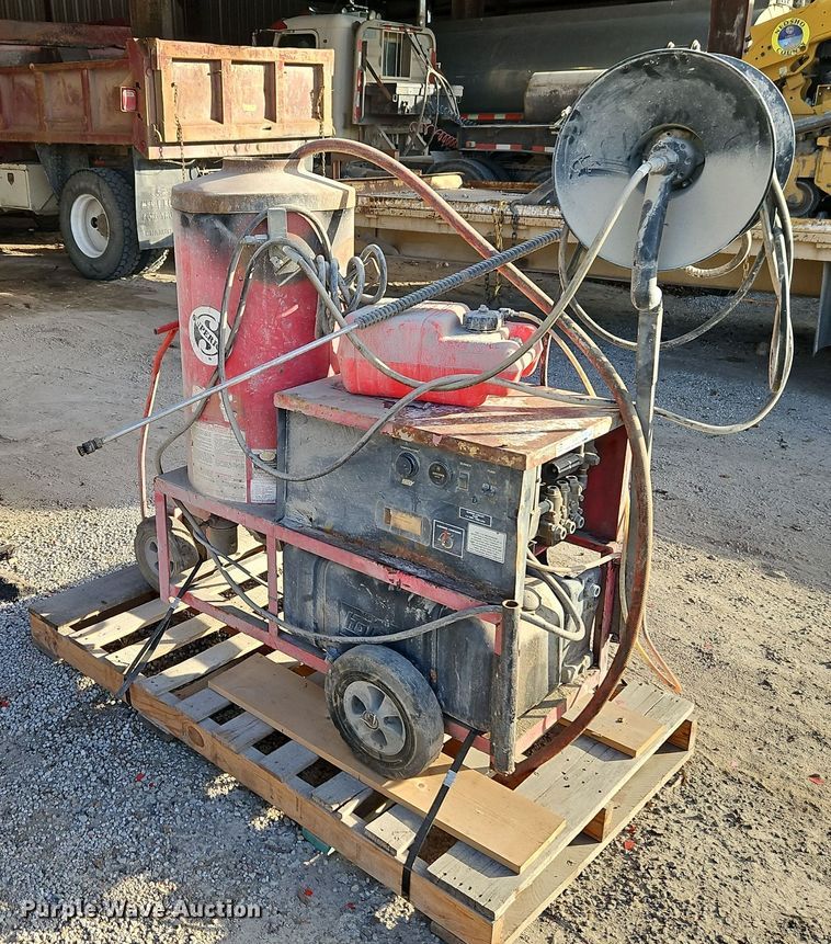image for item EI8679 Hotsy 980A pressure washer
