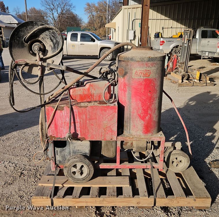 image for item EI8679 Hotsy 980A pressure washer